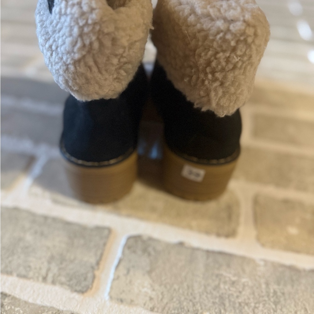 New Women's Black and Cream Ankle Boots - Picture 5 of 6